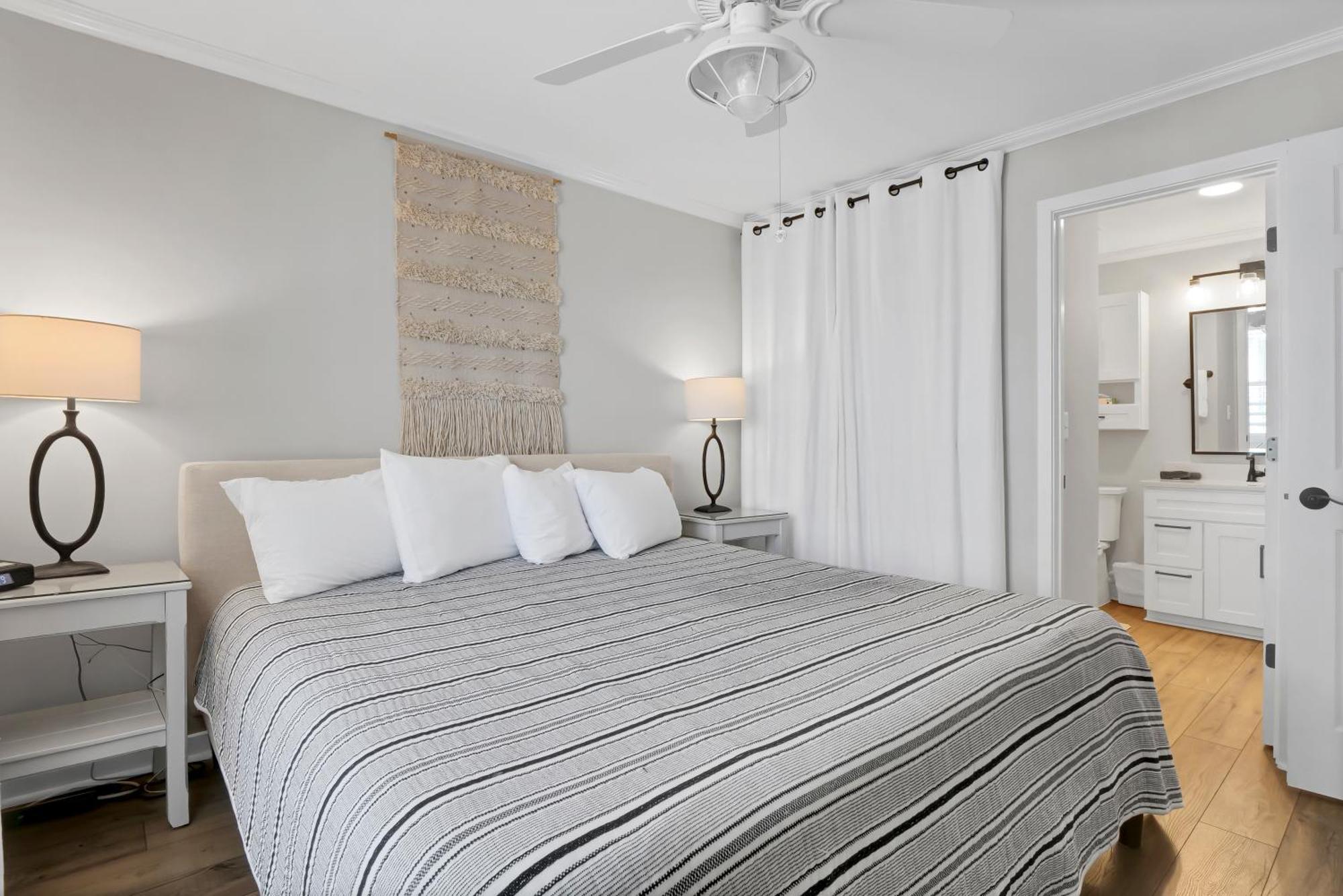 Sandpeddler Inn And Suites Райтсвил Бийч Екстериор снимка